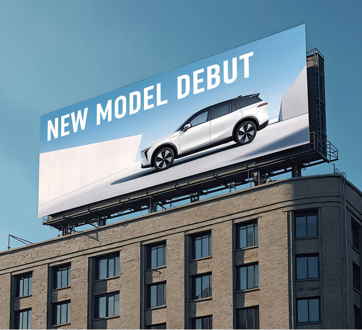 屋上に設置された看板の写真