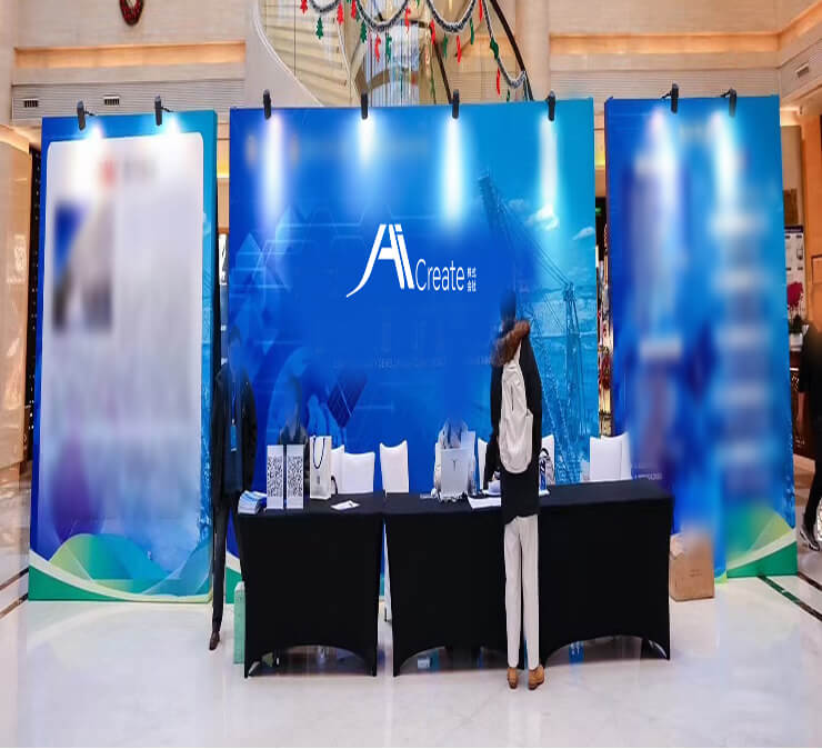 野外ライブ会場の大型モニターの写真