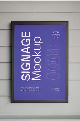 壁にかかった看板の写真