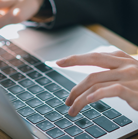 働く従業員のイメージ写真