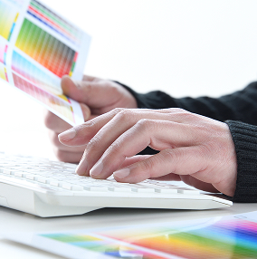 働く従業員のイメージ写真