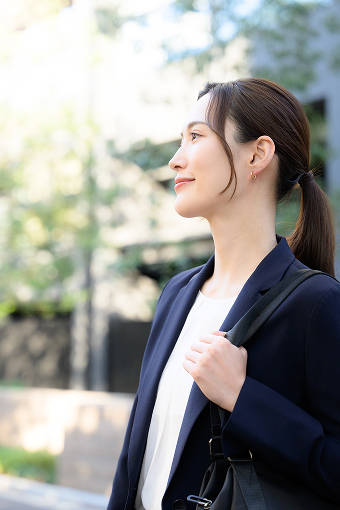 働く従業員のイメージ写真